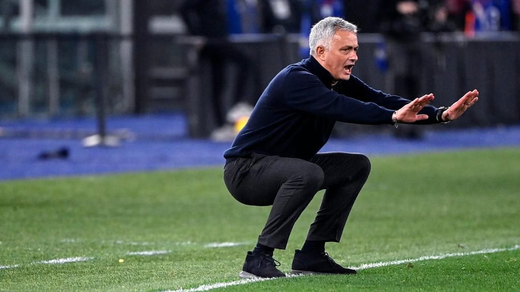 José Mourinho foi expulso no Roma-Hellas Verona (Riccardo Antimiani/EPA)