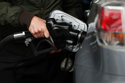 Preços dos combustíveis: cada mil quilómetros custam aos portugueses mais 25 a 30 euros do que há um ano - TVI