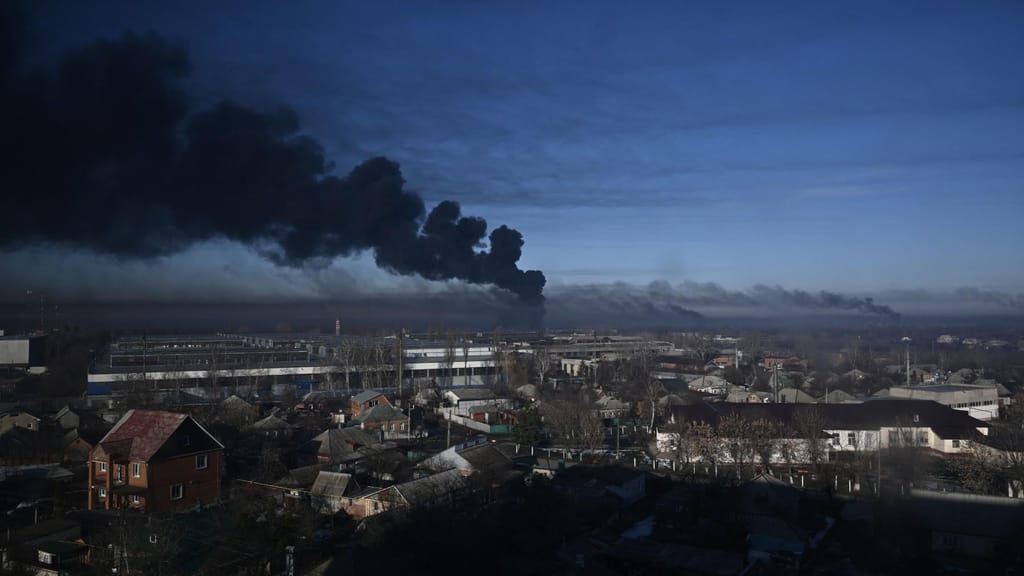 Aeroporto militar em Chuguiv, no nordeste da Ucrânia, atacado pela Rússia. Foto: Aris Messinis/AFP via Getty Images