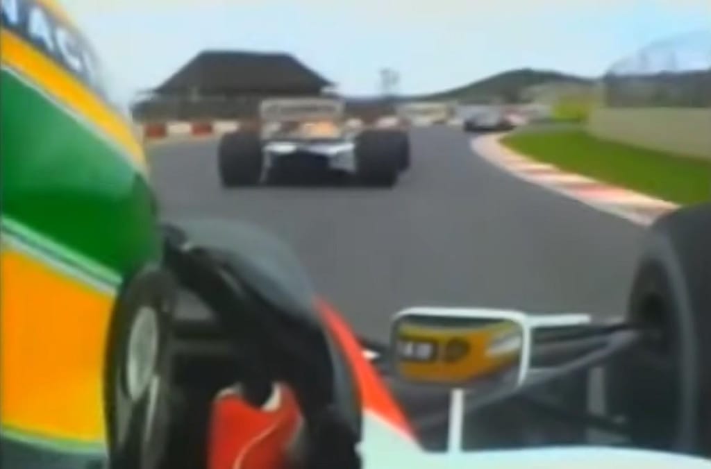 Ayrton Senna no McLaren-Honda em 1992 (captura YouTube)