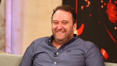 Festa de arromba: Eduardo Madeira diverte-se à grande com «amigos selecionados a dedo» - TVI