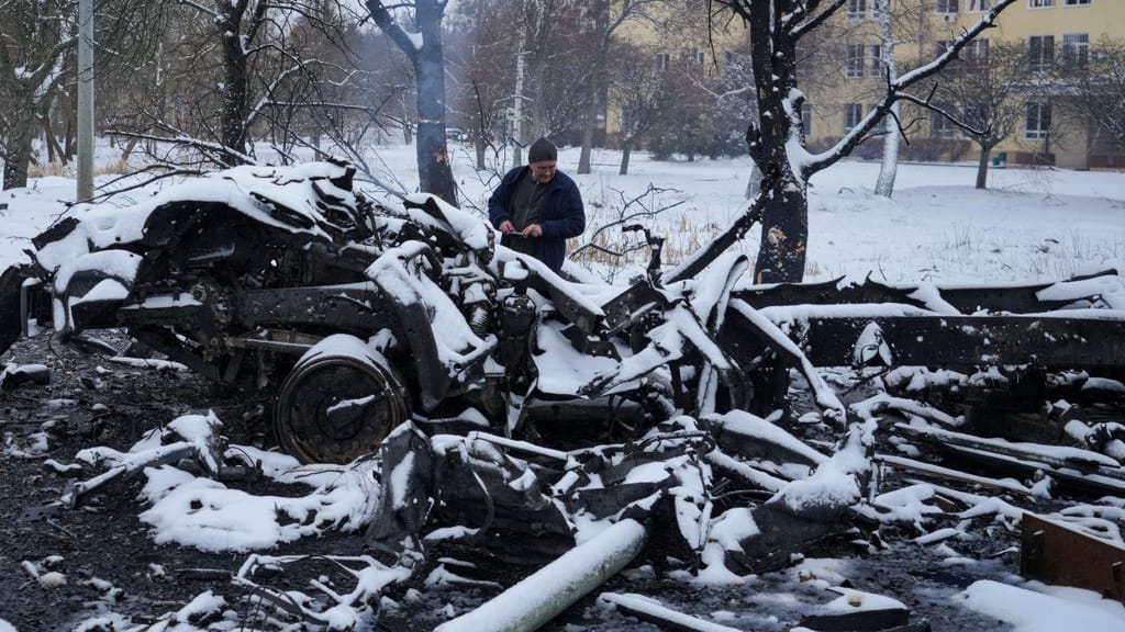 Destroços de veículos militares russos em Kharkiv, Ucrânia (AP Photo/Vadim Ghirda)