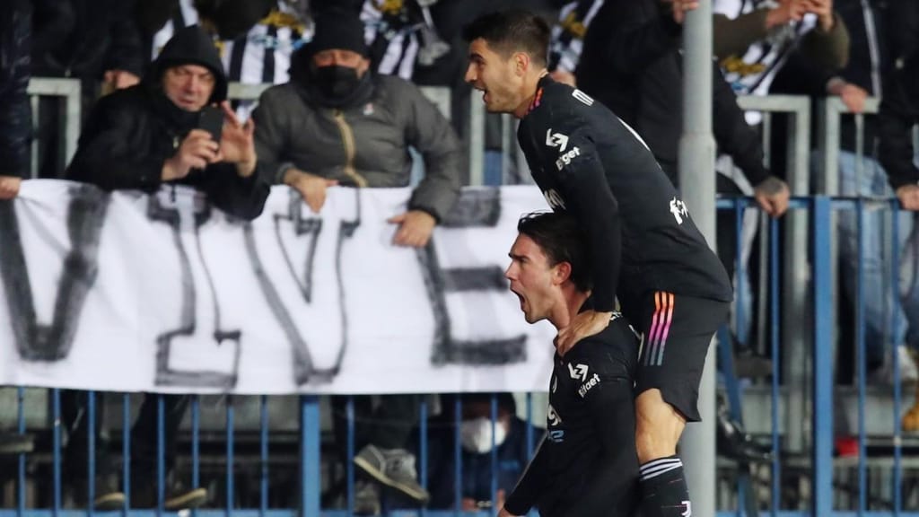 Vlahovic festeja com Morata o terceiro golo da Juventus ante o Empoli (Claudio Giovannini/EPA)