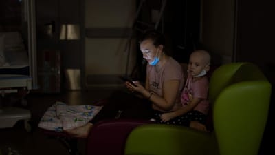 A luta da vida deles. Neste hospital para crianças em Kiev, combate-se o cancro no meio da guerra - TVI