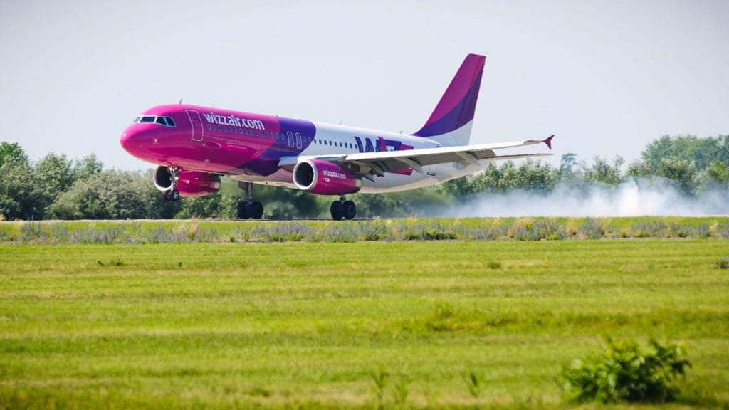 Avião da companhia aérea Wizz Air (AP Photo/MTI, Zsolt Czegledi)