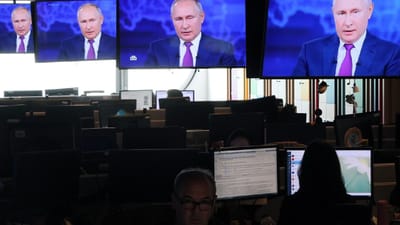 "A nossa segurança está em risco". Jornalistas do último canal de notícias independente da Rússia fogem do país - TVI