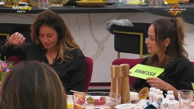 Sara Aleixo chora com mensagem - Big Brother