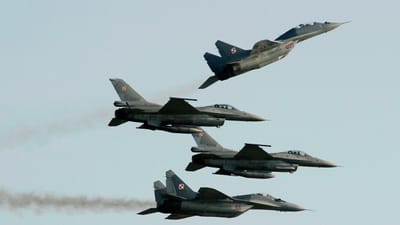 "O próximo passo" ou "fantasia"? Como podem os F-16 ajudar a Ucrânia a mudar o rumo da guerra - TVI