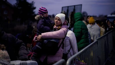 Como a guerra da Ucrânia revelou a empatia seletiva da Europa em relação aos refugiados - TVI