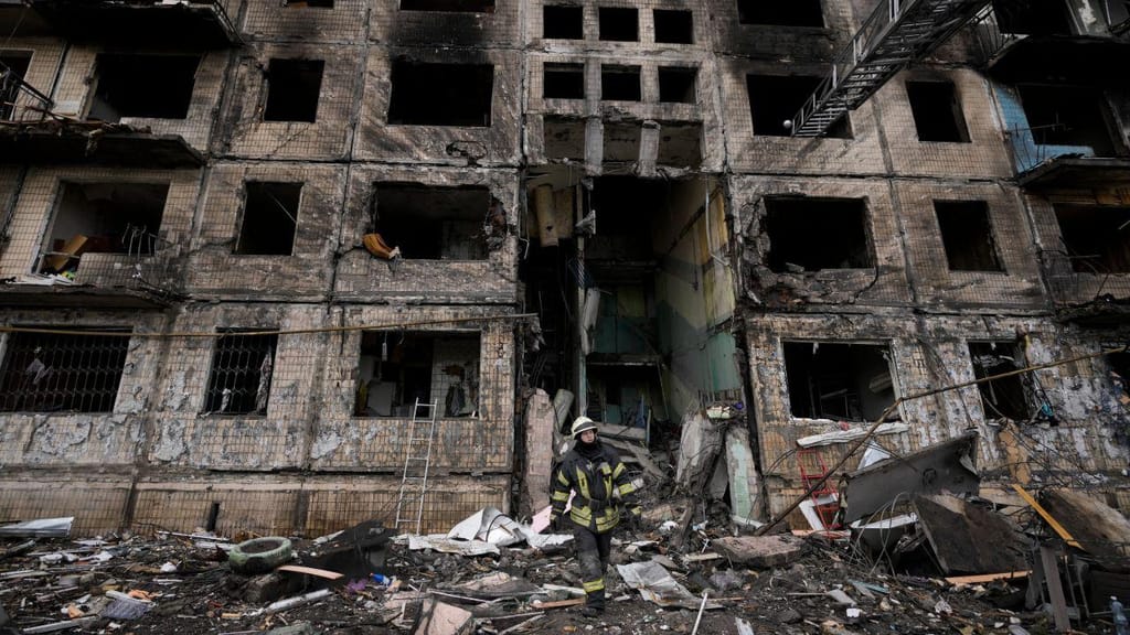 Bombardeamento em Kiev (AP Images/Vadim Ghirda)