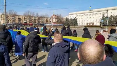 Pró-russos vão pedir a Putin anexação de Kherson, a cidade que "parece um apocalipse zombie" - TVI