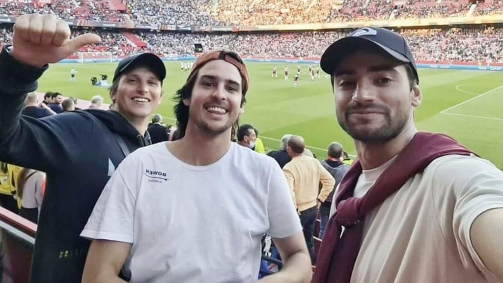 Três amigos argentinos viram o Sevilha depois de terem perguntado por erva a Marcos Acuña