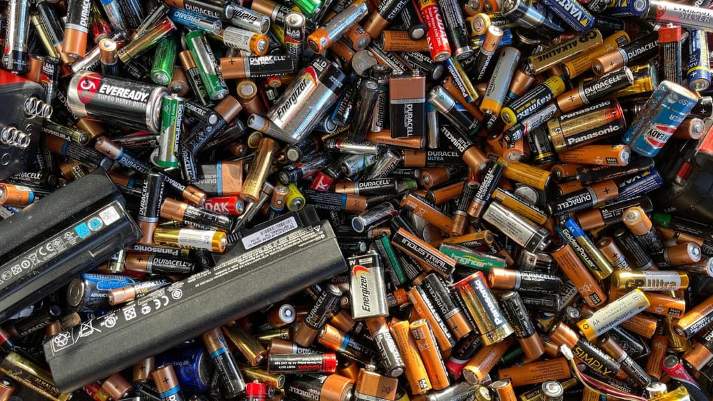 Reciclagem de pilhas (foto: John Cameron/Unsplash)