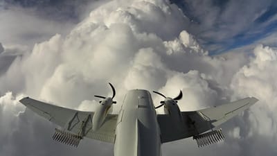 Como estes aviões voam contra as nuvens para fazer com que chova e neve mais - TVI