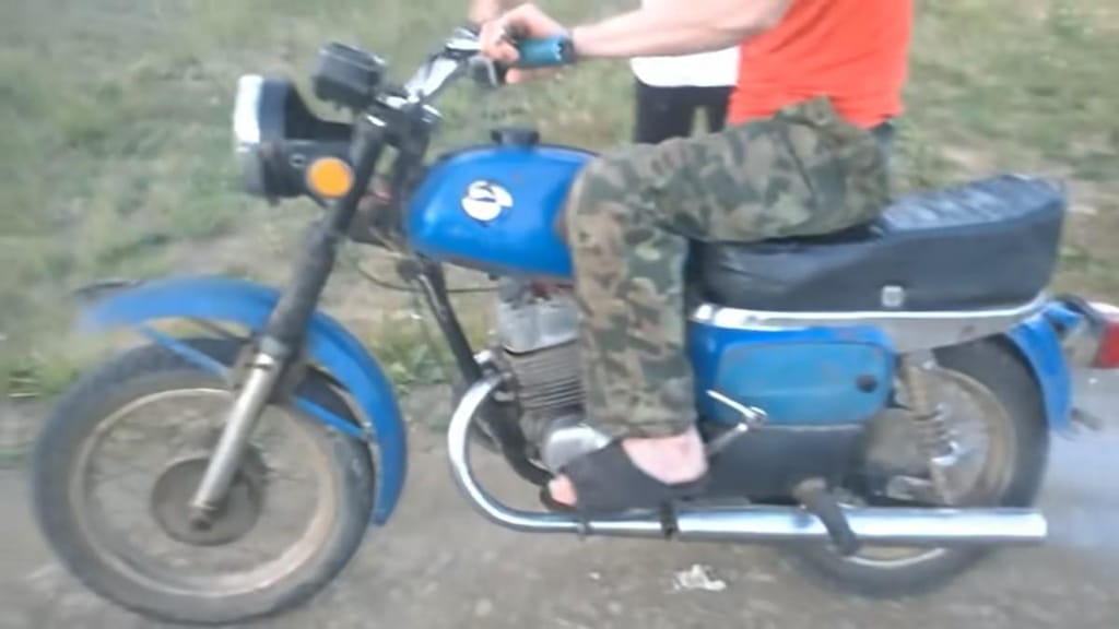 Acidente com motociclista (captura YouTube)