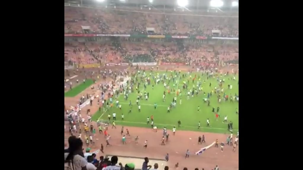 Cenas de violência no estádio após Nigéria falhar Mundial 2022 (twitter)
