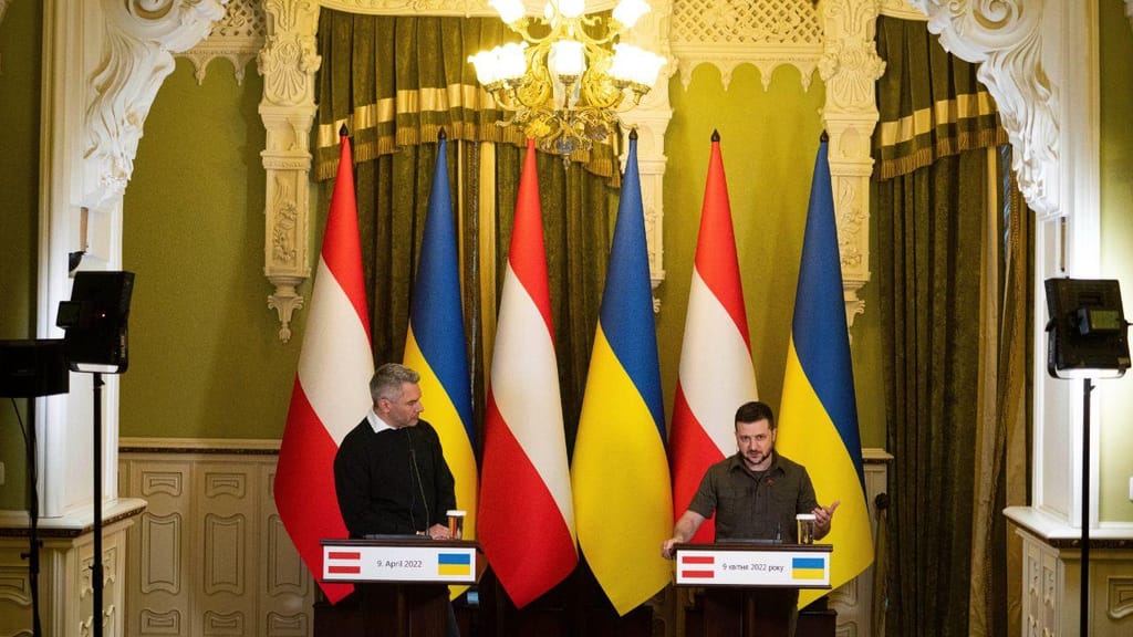 Karl Nehammer e Volodymyr Zelensky em Kiev (AP Photo)