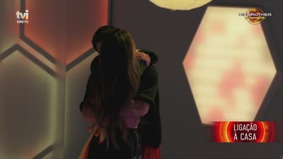 Bruna Gomes e Bernardo Sousa dançam juntos em momento romântico - Big Brother