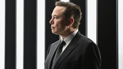Tesla vai pagar mais de 50 mil milhões de euros de prémio a Elon Musk - TVI