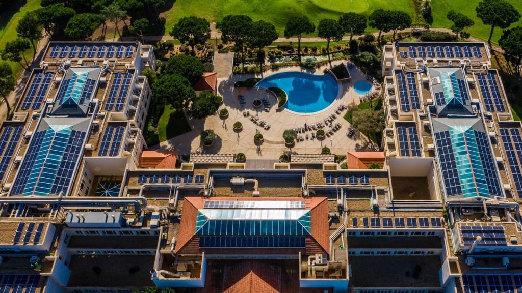 Onyria Quinta da Marinha Hotel investe em energia solar