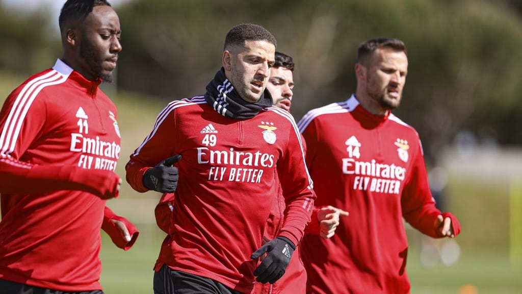 Adel Taarabt (está a treinar com o Benfica B)