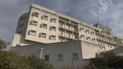 "Fortes indícios de má prática" leva a suspensão de dois cirurgiões do Hospital de Faro após denúncias de médica interna - TVI