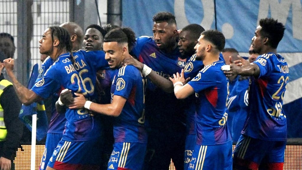 Lyon festeja um dos golos da vitória ante o Marselha