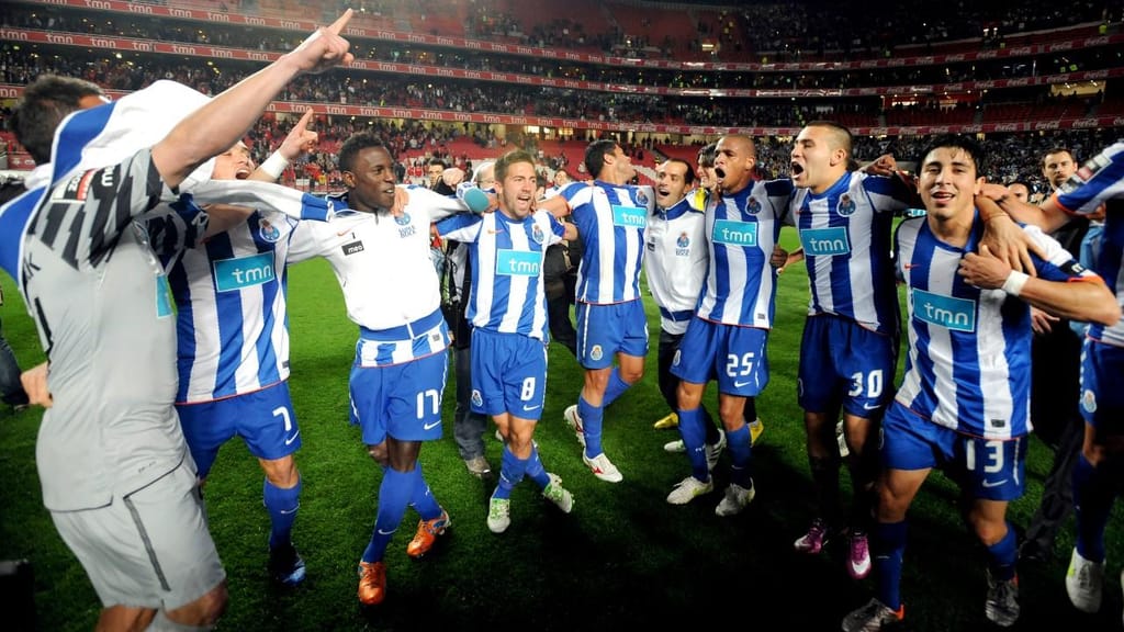 FC Porto garantiu o título de campeão nacional 2010/11 a 3 de abril de 2011, no Estádio da Luz, ao vencer o Benfica por 2-1.