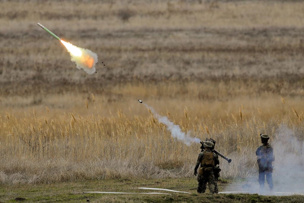 Fuzileiros norte-americanos treinam com stinger (Vadim Ghirda/AP)