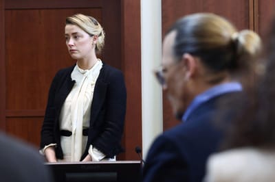 Opinião: jurados no caso de Johnny Depp e Amber Heard têm de escolher em que ator acreditar - TVI