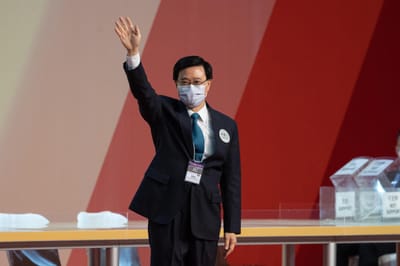 John Lee eleito novo chefe do executivo em Hong Kong - TVI