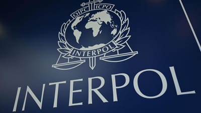 Interpol anuncia detenção no Sudão do "traficante de seres humanos mais procurado" - TVI