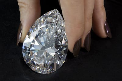 Maior diamante branco já leiloado arrematado por mais de 20 milhões de euros - TVI