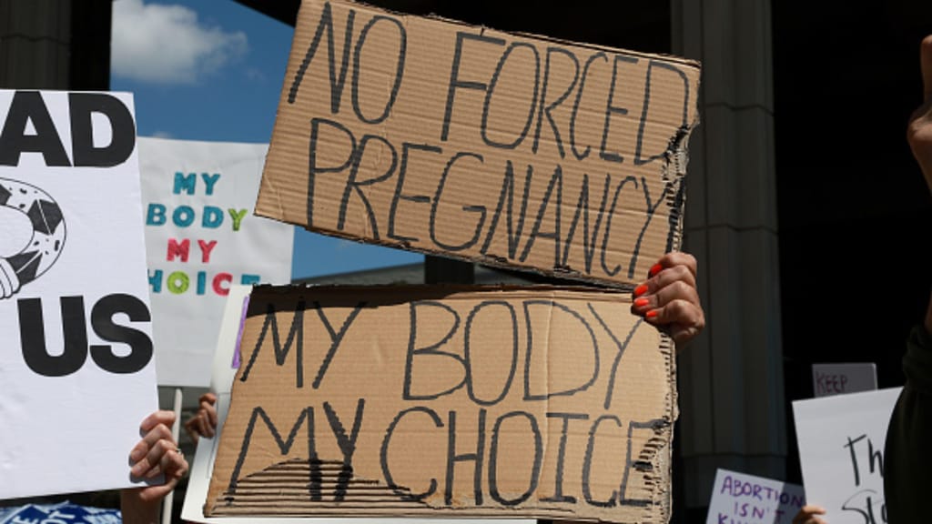 Milhares de pessoas manifestam-se nos EUA para defender o direito ao aborto (Getty Images)