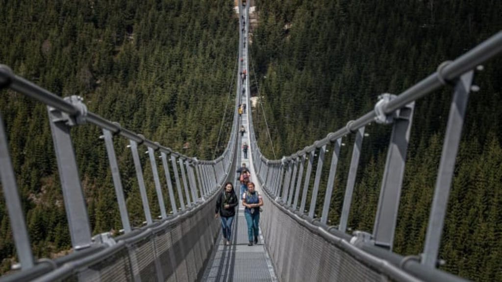Sky Bridge 721, a ponte pedonal mais longa do mundo fica na República Checa (Getty Images)