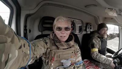 Russos libertam médica ucraniana que gravou cerco a Mariupol e escondeu as imagens num tampão - TVI