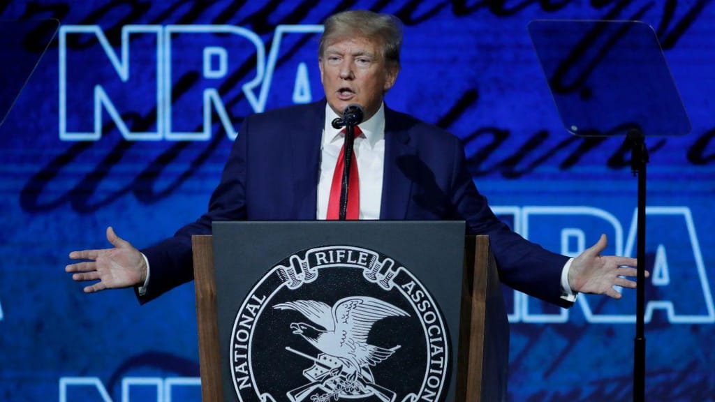 Donald Trump participa na convenção anual da Associação Nacional de Armas, em Houston, Texas (AP Photo/Michael Wyke)