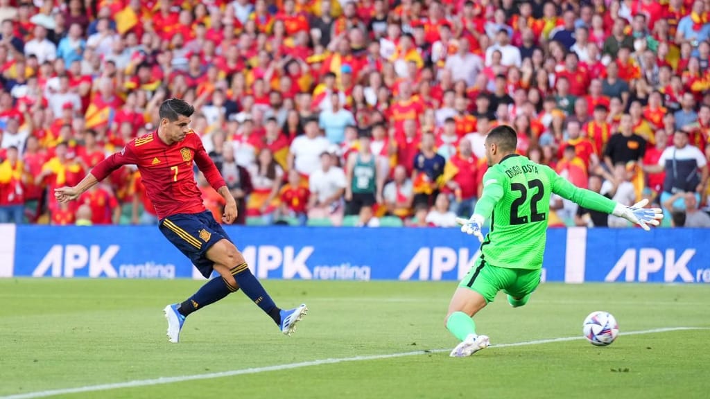 Morata bate Diogo Costa para o 1-0 no Espanha-Portugal