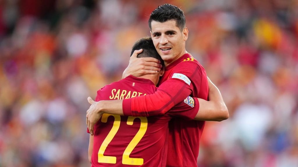 Morata e Pablo Sarabia festejam o 1-0 no Espanha-Portugal