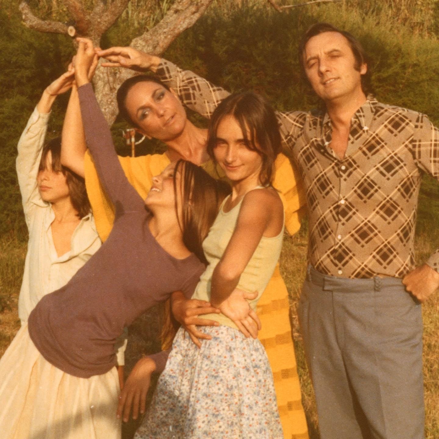 Paula Rego com Nick Willing e os filhos, 1970
