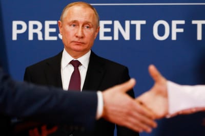 Boris, Trudeau e Ursula ponderaram tirar a camisa na foto do G7 e Putin responde à provocação: “Seria uma visão repugnante” - TVI