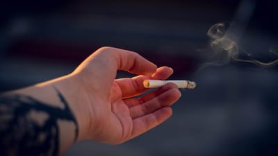 Como algumas pessoas conseguiram deixar de fumar subitamente após um AVC – e o que este estudo nos diz sobre a rede cerebral ligada aos vícios - TVI