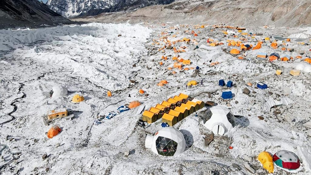 Tendas de campismo no Campo Base do Evereste. TASHI LAKPA SHERPA/AFP/Getty Images
