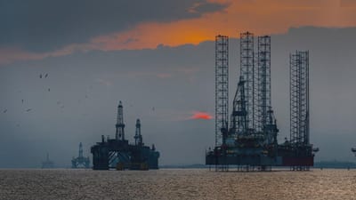 Já há acordo. UE limita preço do barril de petróleo russo a 60 dólares - TVI