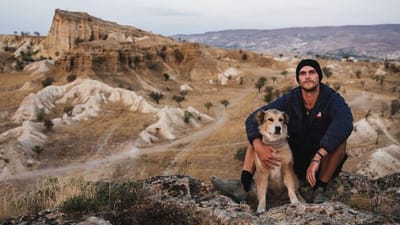 Este homem e a sua cadela passaram sete anos a caminhar pelo mundo - TVI