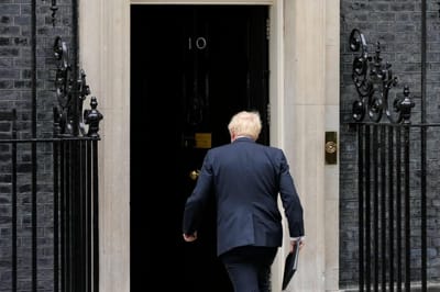 Boris Johnson diz que vai deixar resposta à crise energética para sucessor - TVI