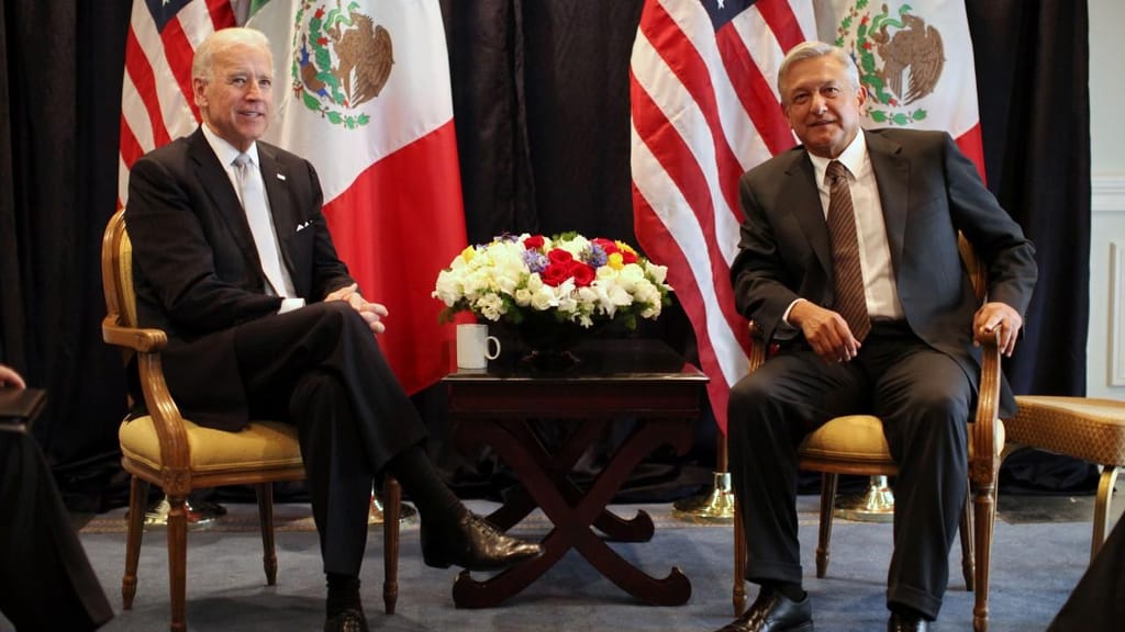 O presidente dos EUA, Joe Biden, com o presidente do México, Andrés Manuel López Obrador (Alexandre Meneghini/ AP)