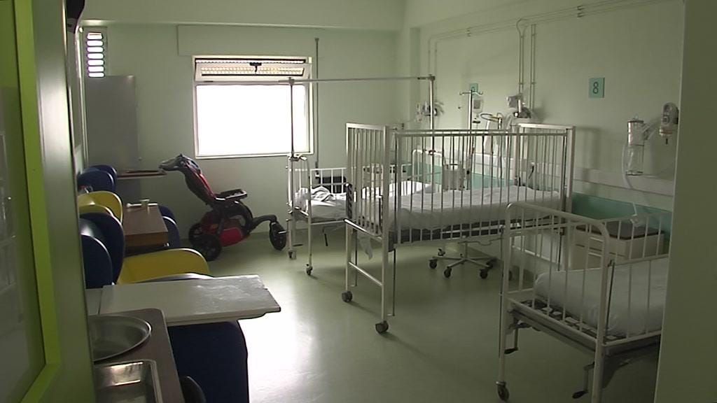 Hospital de Faro sem ar condicionado na Neonatologia. Pais temem pelos bebés internados