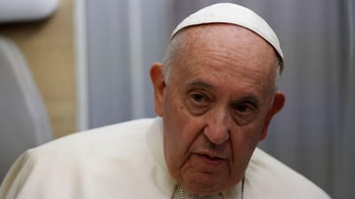 Papa pede dignidade para migrantes no dia em que Itália vai a votos - TVI