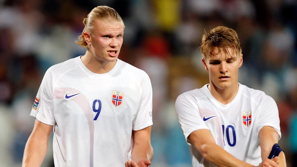 Erling Haaland e Martin Odegaard na seleção da Noruega. Em 2022/23, vão ser adversários na Premier League, nos duelos entre Manchester City e Arsenal